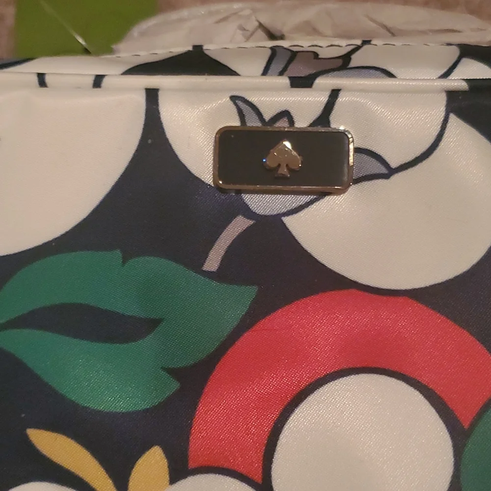 - Kate spade Triple floral large makeup bag 2026  five star 🌟 Host Pick Today